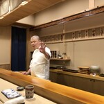 鮨 あらい - 新井祐一の三つ星ポーズ