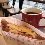 Misuta Donatsu - とろとろチーズドッグとブレンドコーヒー