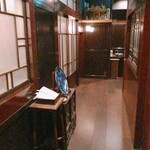 秋田牛鉄板焼 銀座五明 - 入口を入った店内