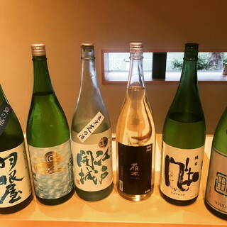 お料理にそっと寄り添って。選び抜いた“日本酒”は至高が揃う。