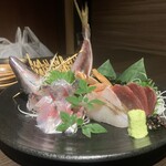 kaisentokanikoshitsuizakayatoyohama - 蟹と鮮魚の刺身３点盛り
