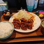 花・花 - 唐揚げ定食ともつ煮込み単品