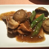 中国飯店 富麗華 - 沖縄産黒豚の沙茶醤炒め