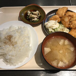 Tenka Torimasu - からあげ定食　530円
                        ライス大盛（280g）　60円