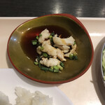 Tenka Torimasu - 定食の小鉢は鶏皮(？)のポン酢
