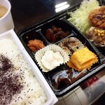 かっすい亭 - ふりかけもソース類もセット完了