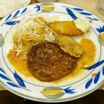 ガスト - (ﾗﾝﾁ)ハンバーグ和風ソース＆白身魚フライ＆鶏つくね天ぷら ￥499