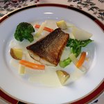 RESTAURANT Chez Kurisaki - 本日のお任せ鮮魚（スズキ）のポアレ　ベルモットソース