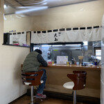 青竹手打ちラーメン 麺や 大山 - カウンターは2席だけです