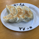 青竹手打ちラーメン 麺や 大山 - 餃子は3個のみです　273円（税別）