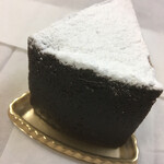 パティシエ シマ - スペシャルチーズケーキ　別の向きからの表情