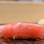 鮨旬美西川 - キハダマグロの昆布締め