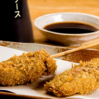 糸島豚を使った串カツや一品豚料理などお酒のアテも充実。