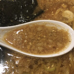 東京豚骨拉麺 ばんから - 背脂たっぷりのスープ