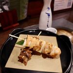 馬肉バル 新三よし - 焼き物はアバラとたてがみの串