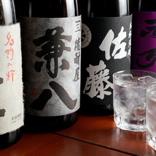 A variety of drink menus, including limited edition shochu and rare liqueurs.