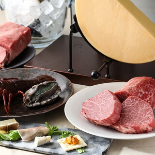 徹底した目利きで選りすぐる上質な食材を、眼の前で調理