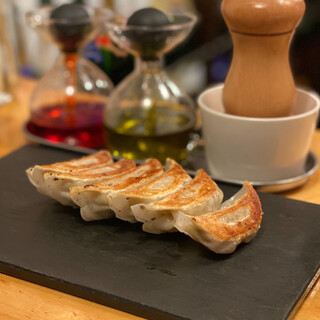 スタンドシャン食 -Tokyo 新橋虎ノ門- Champagne & GYOZA BAR_0