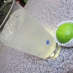 あらかると - 酎ハイ  袴を穿いた「かぼす」を搾る