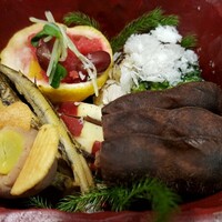 草喰 なかひがし - ①カリフラワー&ブロッコリーの炒めもの、氷餅載せ
                    ②花(栗団子、銀杏、くわいチップス)
                    ⑮鹿肉の燻製の林檎挟み
                    ④南瓜&金時豆、摺り卸し蕪の柚子果汁掛け
                    ⑤味女(あじめ)泥鰌の煮付け
                    ⑥煎り焼き黒枝豆