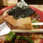 支那そば 灯が花 幸奴 - スクラムラーメン チャーシューリフト