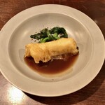 セルサルサーレ - 穴子のフリット　胡麻油の香り、赤ワインとしじみのソース　小松菜