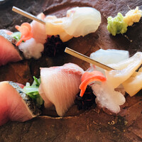 伊勢宮川の里 鄙茅 - お造り　　ヨコワ•ブリ•鯛•真珠貝