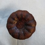 メゾン ムラタ - 表面パリパリ！  ちょっと大きめカヌレさん(*^^*)
      中はモッチモチです。