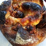 メゾン ムラタ - ドライいちぢくがほんとにたくさん入っていて、
      ハチミツとクリームチーズが合わさって
      ほんとに美味しい！