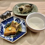 日本橋蛎殻町 すぎた - 肴と酒：牡蠣の酒蒸しの味噌漬け、あん肝の煮付け、新政の火の鳥