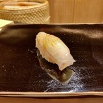 日本橋蛎殻町 すぎた - 平目昆布〆握り