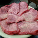 焼肉公園 - 上タンはとにかく厚切りで1000円