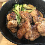ダイニング ハウント - 豚肉は食べやすくカットされてる