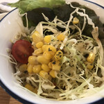 ダイニング ハウント - 食べるかどうかは気分次第のサラダ
おそらく無理でしょ