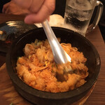 Yakitori Marukin - 石焼豚キムチーズチャーハン、混ぜ混ぜ
      これはまあまあ美味かった