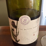 Abats. - エチケットもかなり素敵です　カリニャンとシラーの混合です