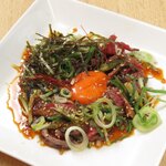 とん彩や - 牛ももユッケ風