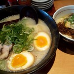 豚骨ラーメン さんじゅう丸 - さんじゅう丸らーめん煮玉子入りB丼ランチ