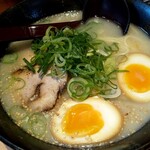 豚骨ラーメン さんじゅう丸 - さんじゅう丸らーめん煮玉子入り