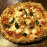 PIZZERIA Due Sette - マルゲリータ　　１０００円
                        （トマトソース、モッツァレラ、バジル）