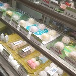 yuukidyaya - ショーケースには美味しそうな大福がいっぱい ほとんど150円です