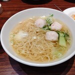 Shanhai Karyuu - 【2020.1.31(金)】本日の日替わり①(海鮮団子入りラーメン＋五目チャーハン)800円の海鮮団子入りラーメン