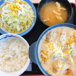 Matsuya - シュクメルリ鍋定食
                        ご飯、サラダ、お味噌汁付き
                        ご飯はセルフでお代わりできます。