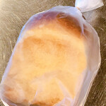 丸ベーカリー - 食パン（300円）は両側耳付き♡