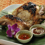 アジアン バンブーン - 丸鶏半羽のタイ風グリルチキン