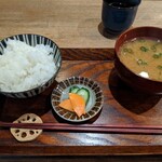 土鍋ごはん 米三 - 定食のご飯と味噌汁