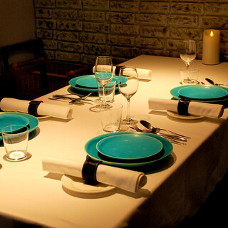 ゆっくりと親密な時間を満喫できる個室。