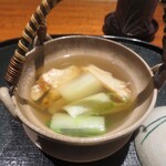 東山 吉寿 - カニと白菜の土瓶蒸し