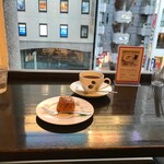 Cafeきょうぶんかん - ２人がけのカウンター