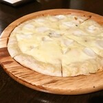 ガーリック&ジンジャー - にんにくとゴルゴンゾーラのピザ
